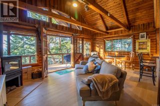 Photo 5: 3701 Starboard Cres in Pender Island: House for sale : MLS®# 962898