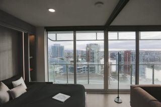 Photo 5: 2412 89 NELSON Street in Vancouver: Yaletown Condo for sale in "The Arc - Concord" (Vancouver West)  : MLS®# R2745550