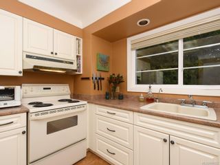 Photo 11: 3022 Cadboro Bay Rd in Oak Bay: OB Henderson Single Family Residence for sale : MLS®# 968222