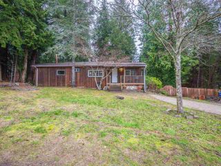 Photo 1: 5592 WAKEFIELD Road in Sechelt: Sechelt District Manufactured Home for sale (Sunshine Coast)  : MLS®# R2230720
