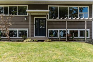 Photo 2: 154 Coronation Cres in Campbell River: CR Campbell River Central House for sale : MLS®# 902571