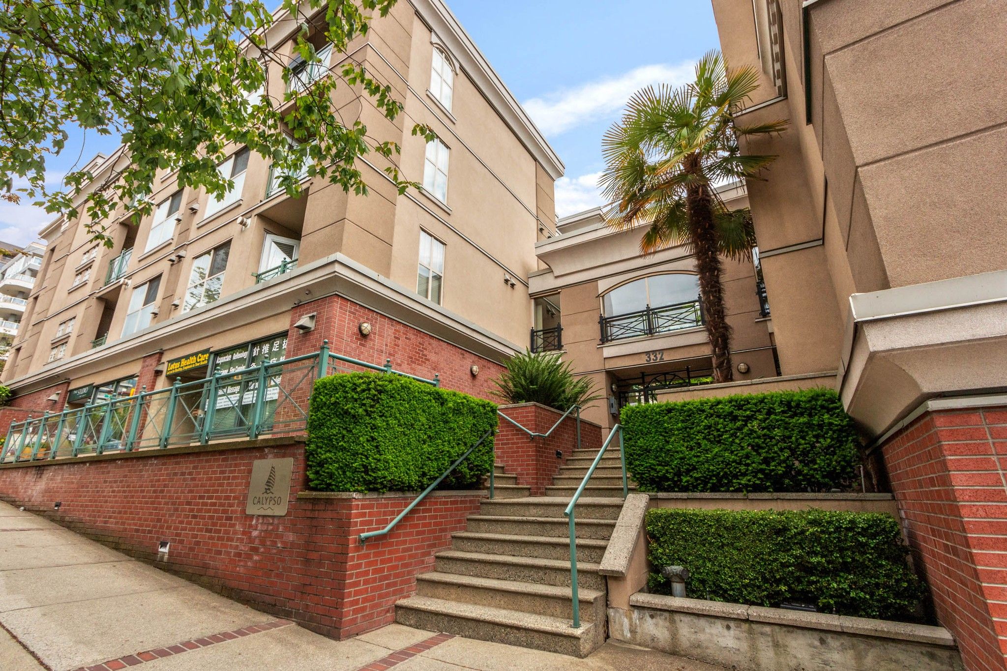 Main Photo: 126 332 LONSDALE Avenue in North Vancouver: Lower Lonsdale Condo for sale in "CALYPSO" : MLS®# R2696493