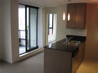 Photo 4: 907 977 MAINLAND Street in Vancouver: Yaletown Condo for sale in "YALETOWN 3" (Vancouver West)  : MLS®# V1002805
