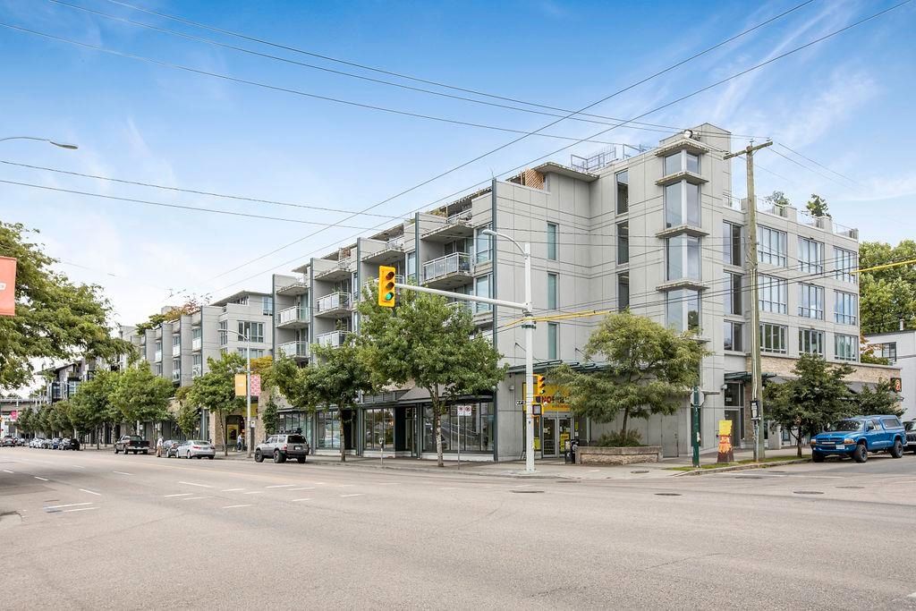 Main Photo: 428 2008 PINE Street in Vancouver: False Creek Condo for sale (Vancouver West)  : MLS®# R2609070