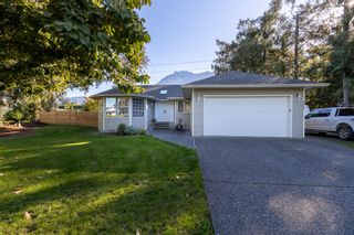 Photo 1: 9980 SUSSEX Drive: Rosedale House for sale (East Chilliwack)  : MLS®# R2841983
