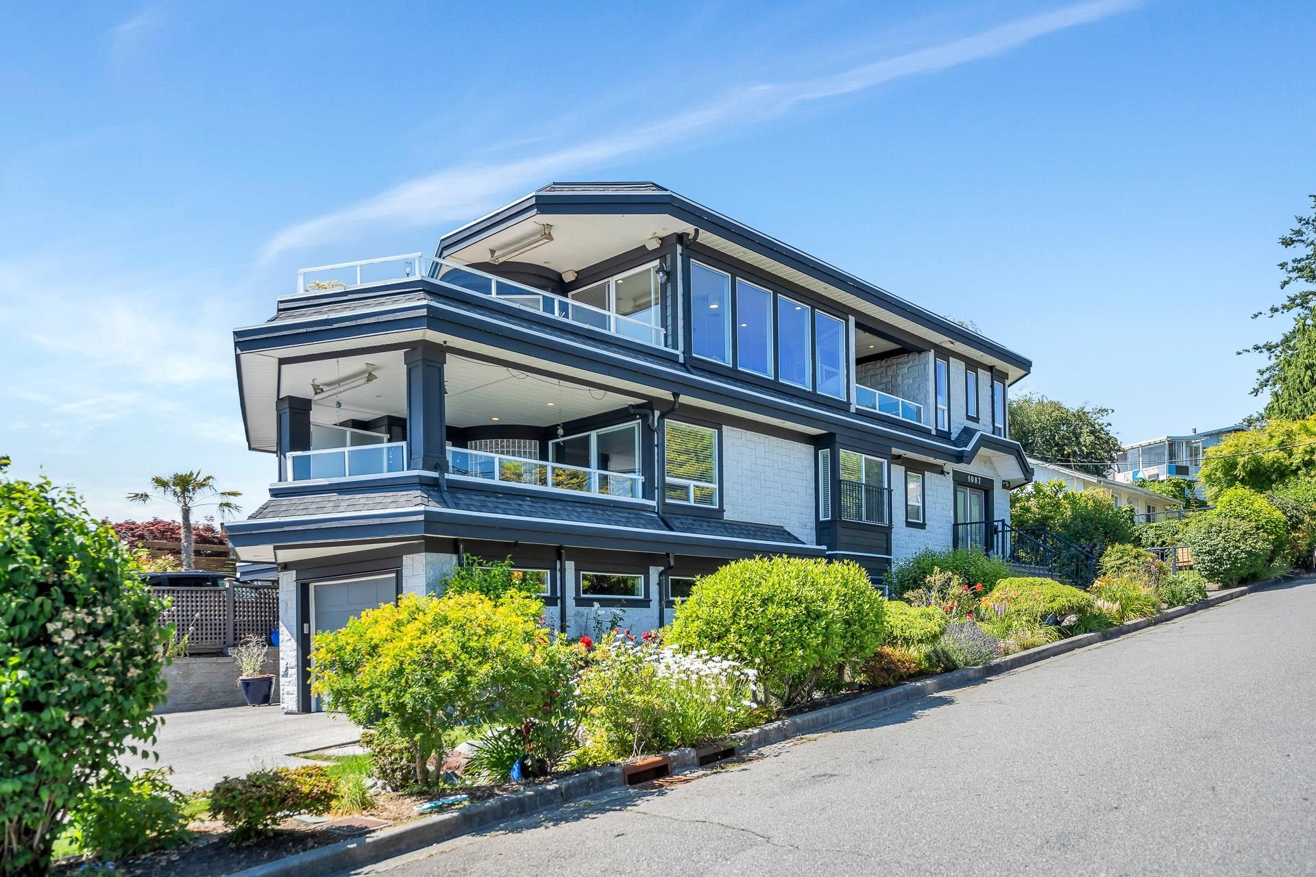 Main Photo: 1087 FINLAY Street: White Rock House for sale (South Surrey White Rock)  : MLS®# R2839955