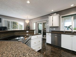 Photo 12: 1265 Dunsterville Ave in Saanich: SW Strawberry Vale House for sale (Saanich West)  : MLS®# 856258