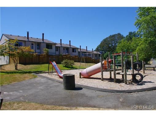 Main Photo: 202 642 Agnes St in VICTORIA: SW Glanford Row/Townhouse for sale (Saanich West)  : MLS®# 708593