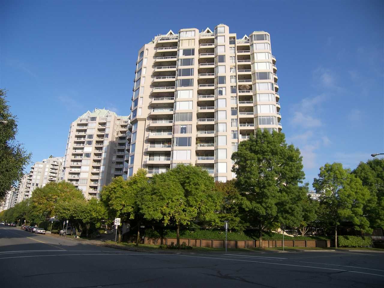 Main Photo: 101 1045 QUAYSIDE Drive in New Westminster: Quay Condo for sale in "QUAYSIDE TOWER 1" : MLS®# R2242666