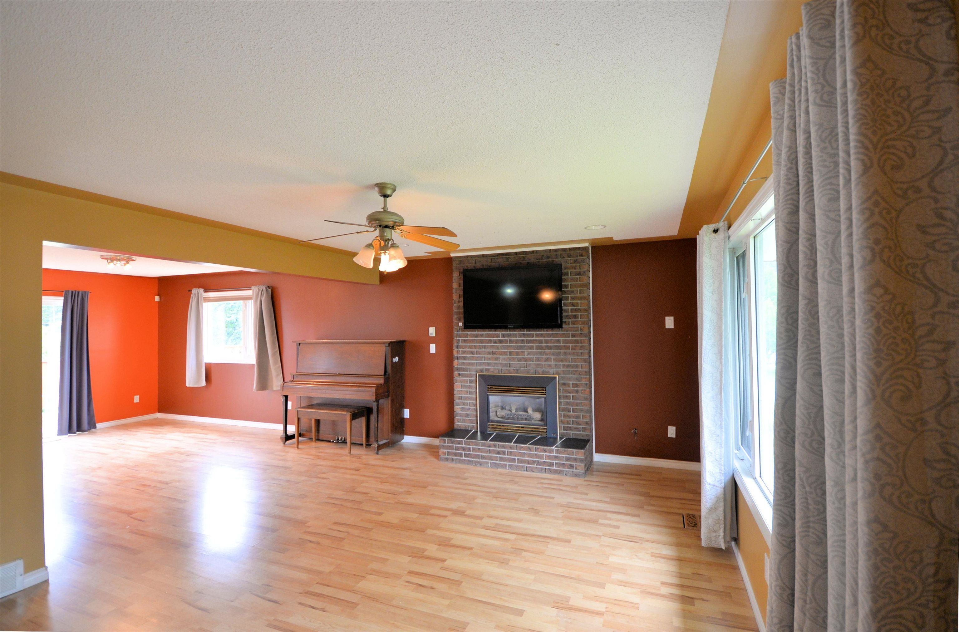 Photo 5: Photos: 4115 GUEST Crescent in Prince George: Pinewood House for sale in "Pinewood" (PG City West)  : MLS®# R2709761