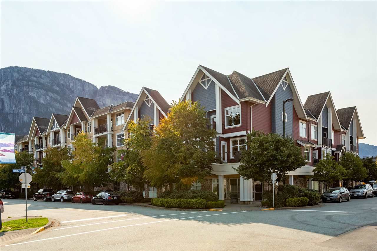 Main Photo: 1304 MAIN STREET in Squamish: Downtown SQ Townhouse for sale : MLS®# R2509692