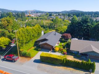Photo 1: 2516 Sooke Rd in Colwood: Co Triangle House for sale : MLS®# 879338