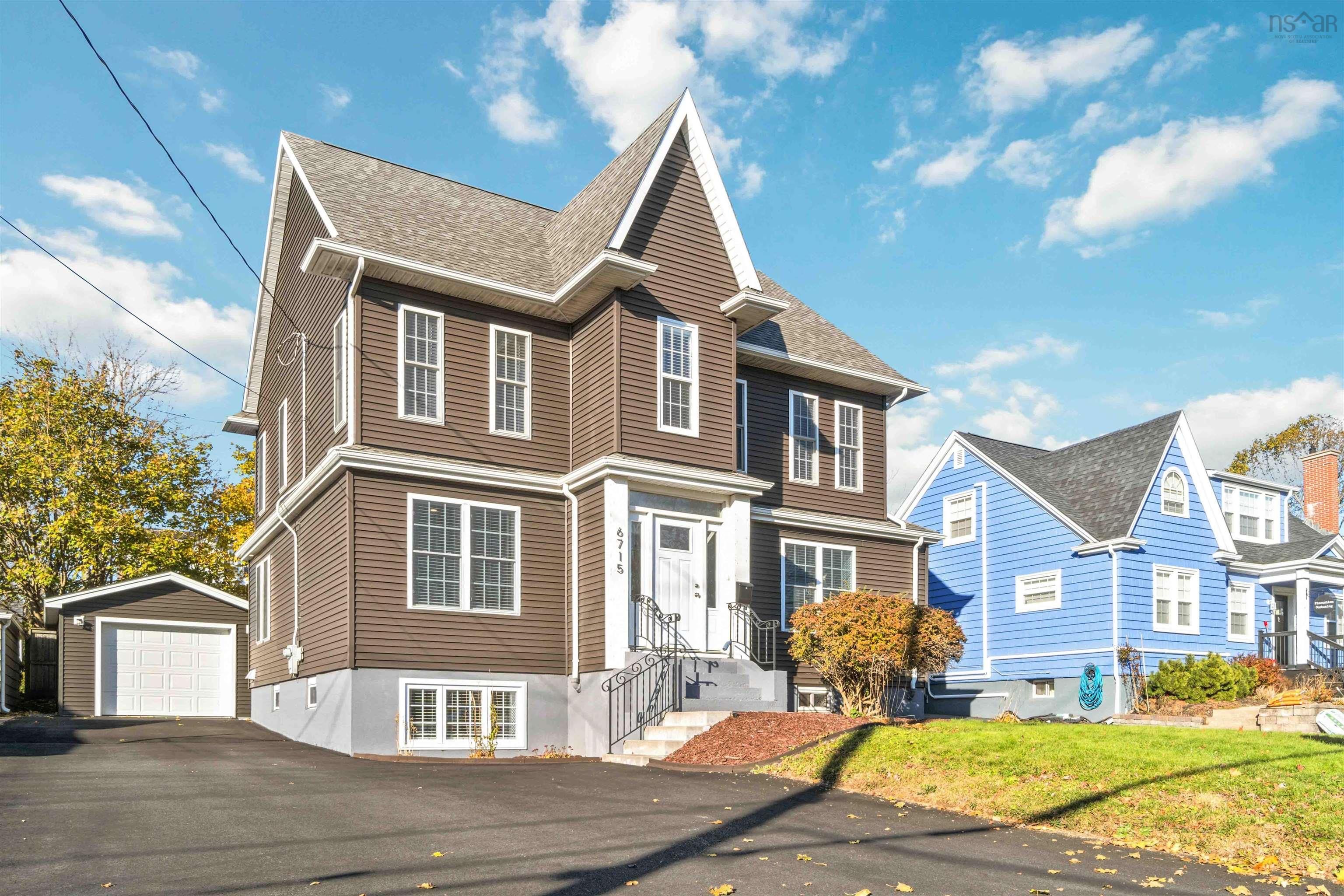 Main Photo: 6715 Quinpool Road in Halifax: 4-Halifax West Residential for sale (Halifax-Dartmouth)  : MLS®# 202324086