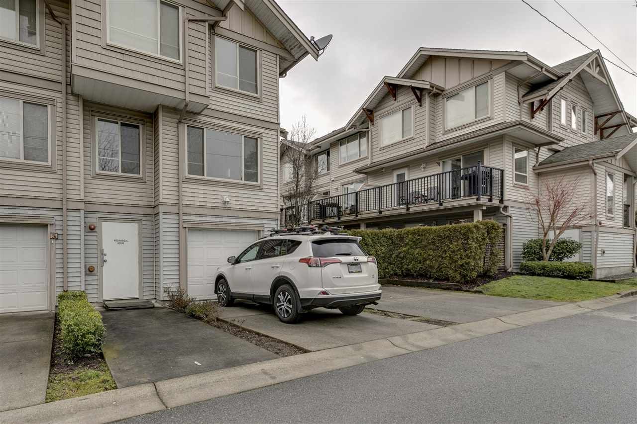 Main Photo: 27 5388 201A STREET in : Langley City Townhouse for sale : MLS®# R2335881