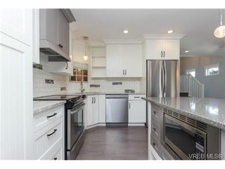 Photo 3: 252 ontario St in VICTORIA: Vi James Bay Half Duplex for sale (Victoria)  : MLS®# 736021