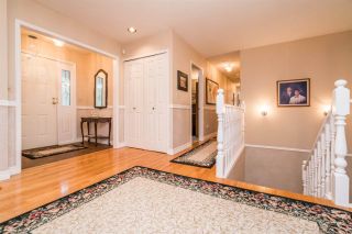 Photo 2: 2078 SANDSTONE Drive in Abbotsford: Abbotsford East House for sale : MLS®# R2231862