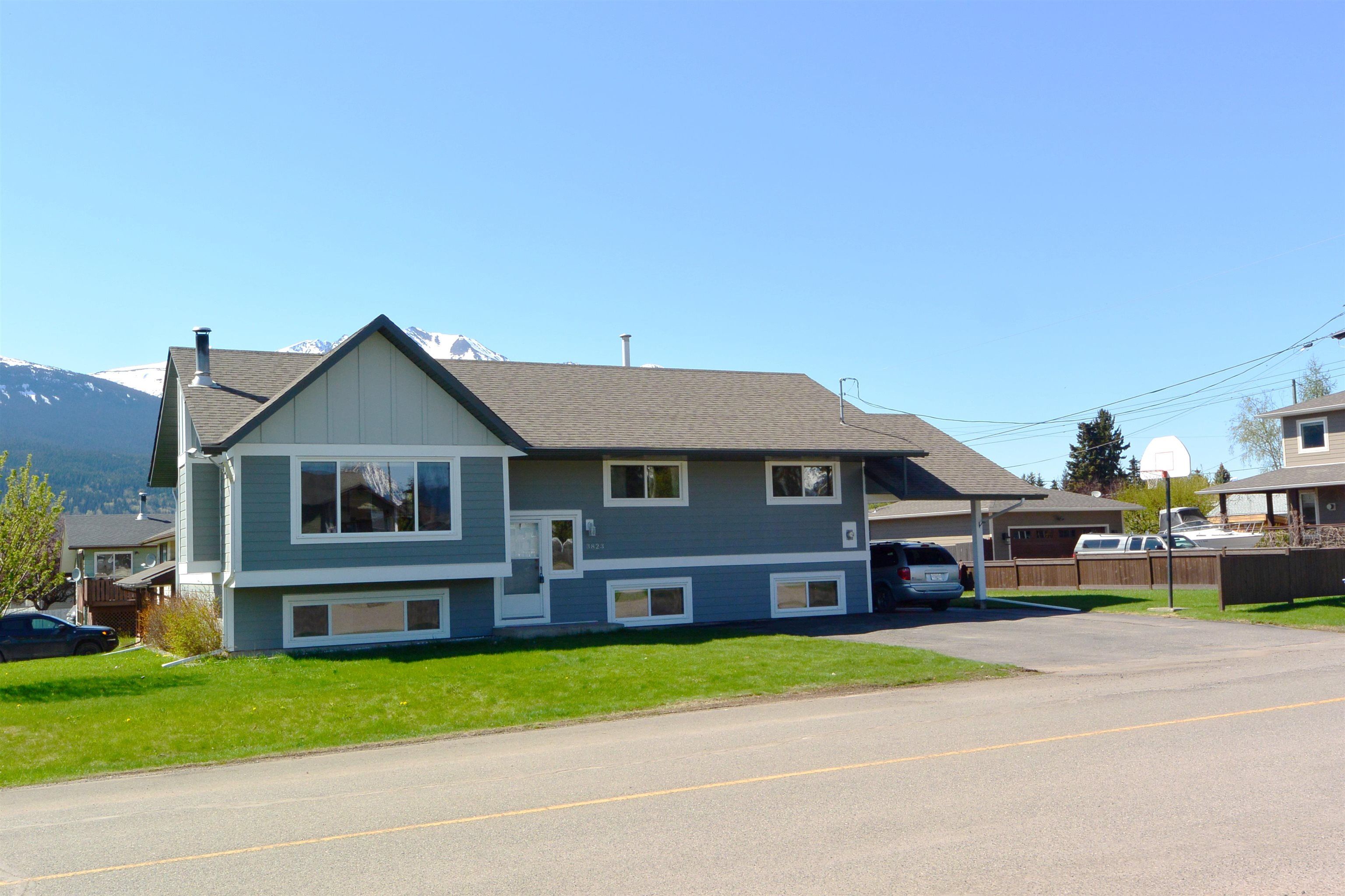 Main Photo: 3823 14TH Avenue in Smithers: Smithers - Town House for sale in "Hill Section" (Smithers And Area)  : MLS®# R2763015