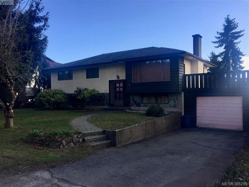 FEATURED LISTING: 1111 Stellys Cross Rd BRENTWOOD BAY