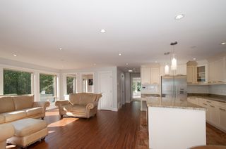 Photo 13: 14716 RUSSELL Ave in South Surrey White Rock: White Rock Home for sale ()  : MLS®# F1421389