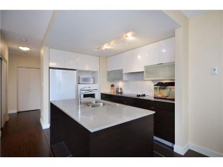Photo 3: 402 175 W 2ND Street in North Vancouver: Lower Lonsdale Condo for sale in "VENTANA" : MLS®# V933531