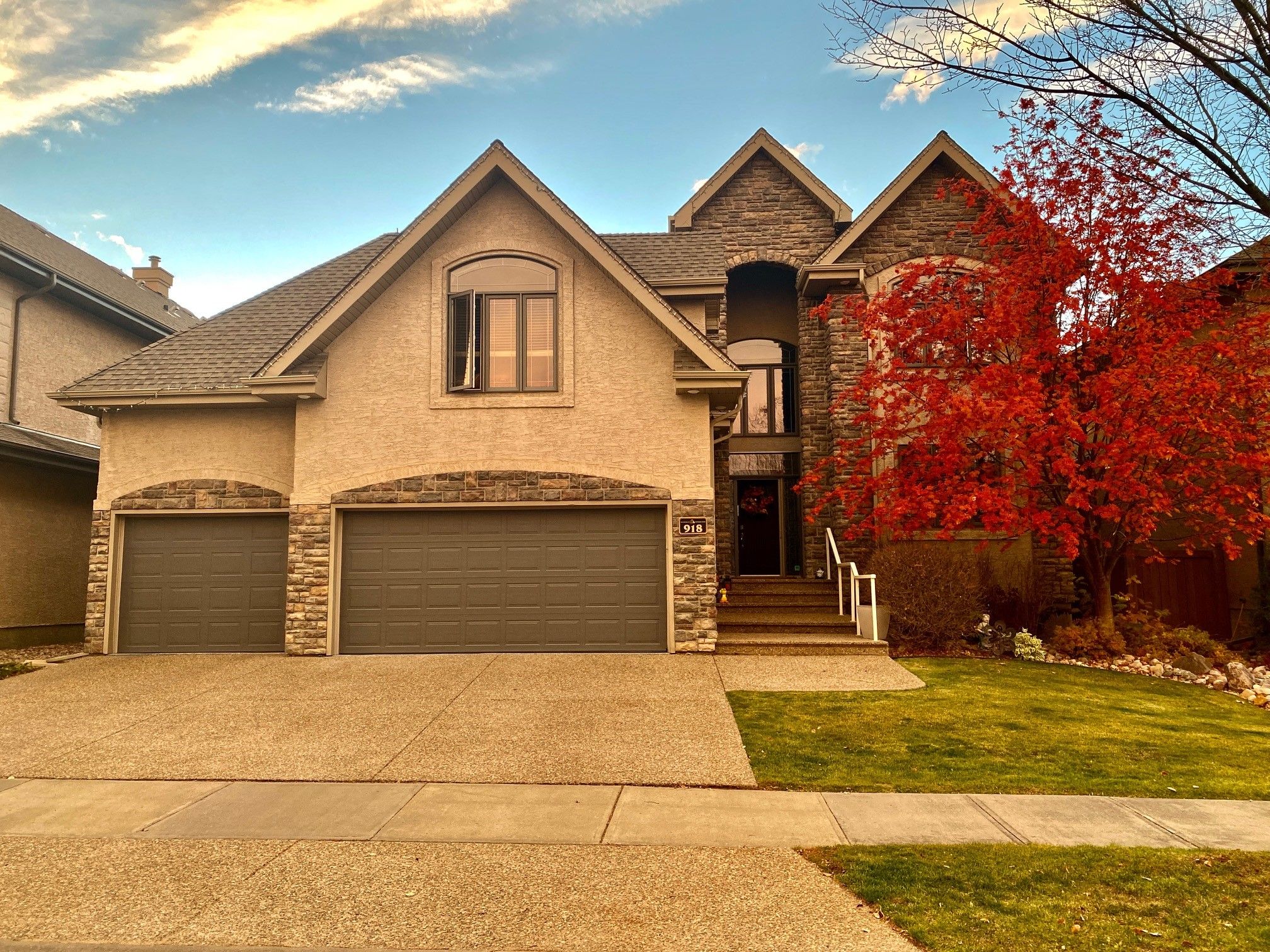 Main Photo: 918 Hollingsworth Bend in Edmonton: House for sale