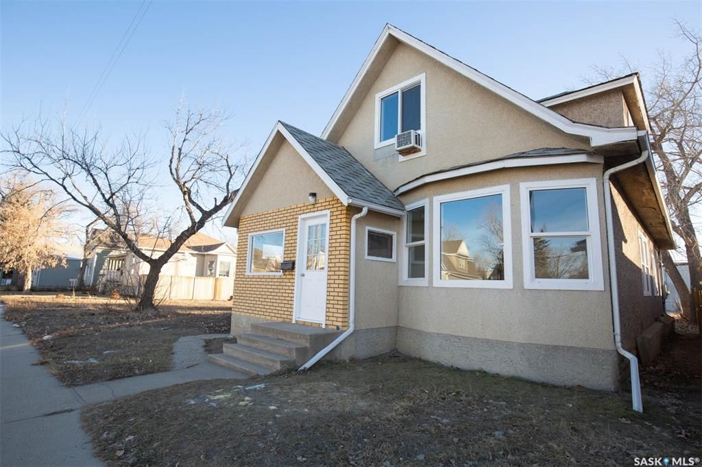 375  Fairford Street West, Moose Jaw