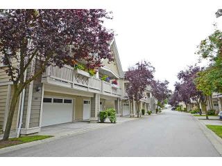 Photo 2: 48 2588 152ND Street in Surrey: King George Corridor Townhouse for sale in "Woodgrove" (South Surrey White Rock)  : MLS®# F1445170