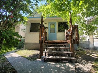 Photo 1: 824 Stella Avenue in Winnipeg: Residential for sale (4A)  : MLS®# 202112711