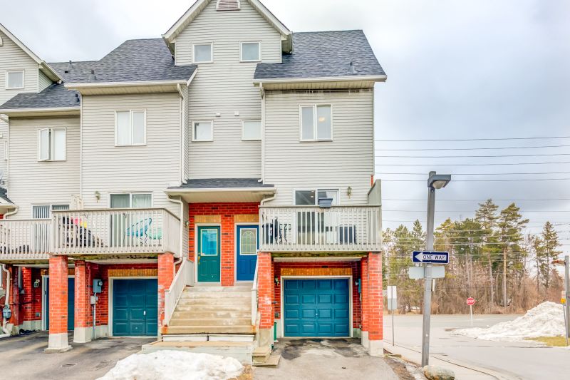 FEATURED LISTING: 52 - 1865 Kingston Road Pickering