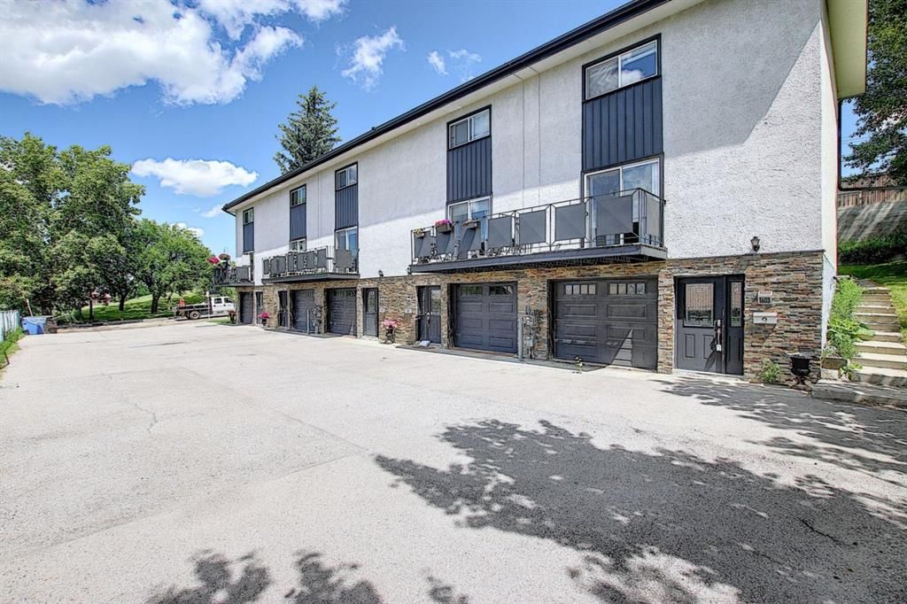 Main Photo: 9 1603 MCGONIGAL Drive NE in Calgary: Mayland Heights Row/Townhouse for sale : MLS®# A1015179