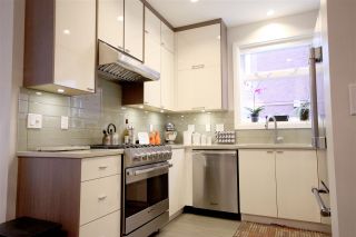 Photo 2: 39 E 13TH Avenue in Vancouver: Mount Pleasant VE Townhouse for sale in "THE MANHATTAN" (Vancouver East)  : MLS®# R2115769