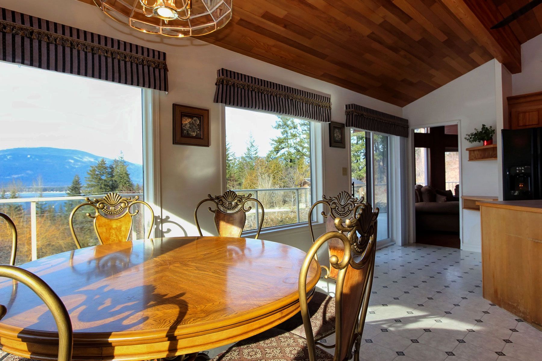 Photo 17: Photos: 1350 Trans Canada Highway in Sorrento: House for sale : MLS®# 10225818