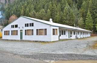 Photo 1: 14 room Motel for sale Vancouver island BC: Commercial for sale : MLS®# 878868