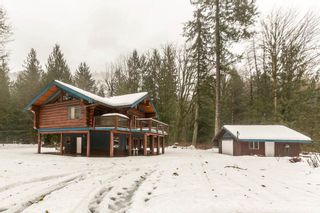 Photo 2: 2020 PARADISE VALLEY Road in Squamish: Paradise Valley House for sale in "Paradise Valley" : MLS®# R2131666