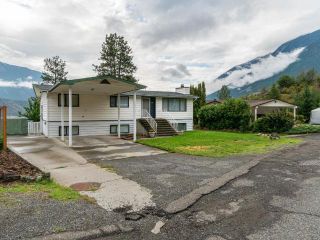 Photo 2: 854 EAGLESON Crescent: Lillooet House for sale (South West)  : MLS®# 164347
