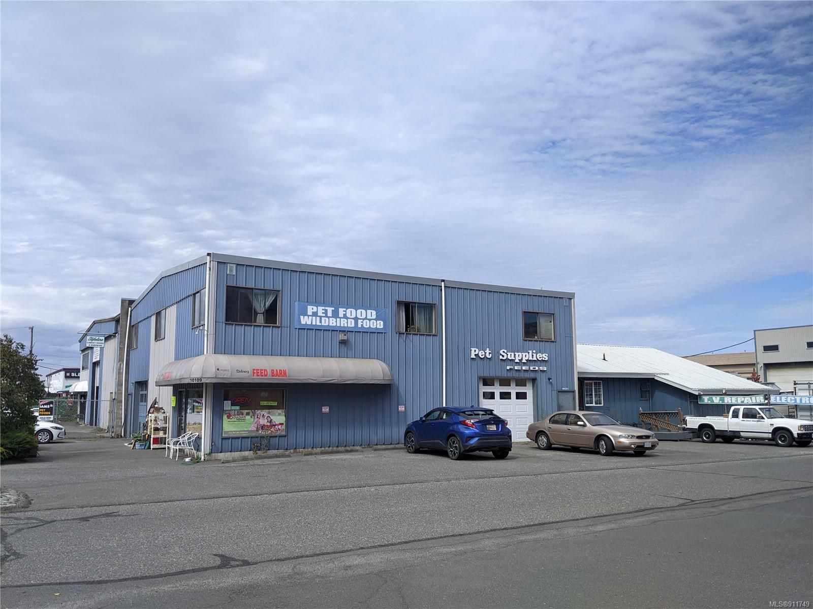 Main Photo: A 10109 McDonald Park Rd in Sidney: Si Sidney North-West Industrial for sale : MLS®# 911749