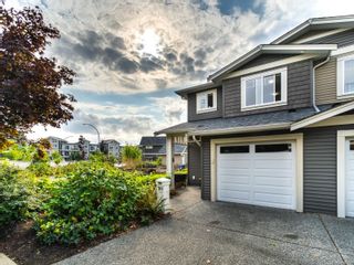 Photo 1: 701 1675 Crescent View Dr in Nanaimo: Na Central Nanaimo Row/Townhouse for sale : MLS®# 914737
