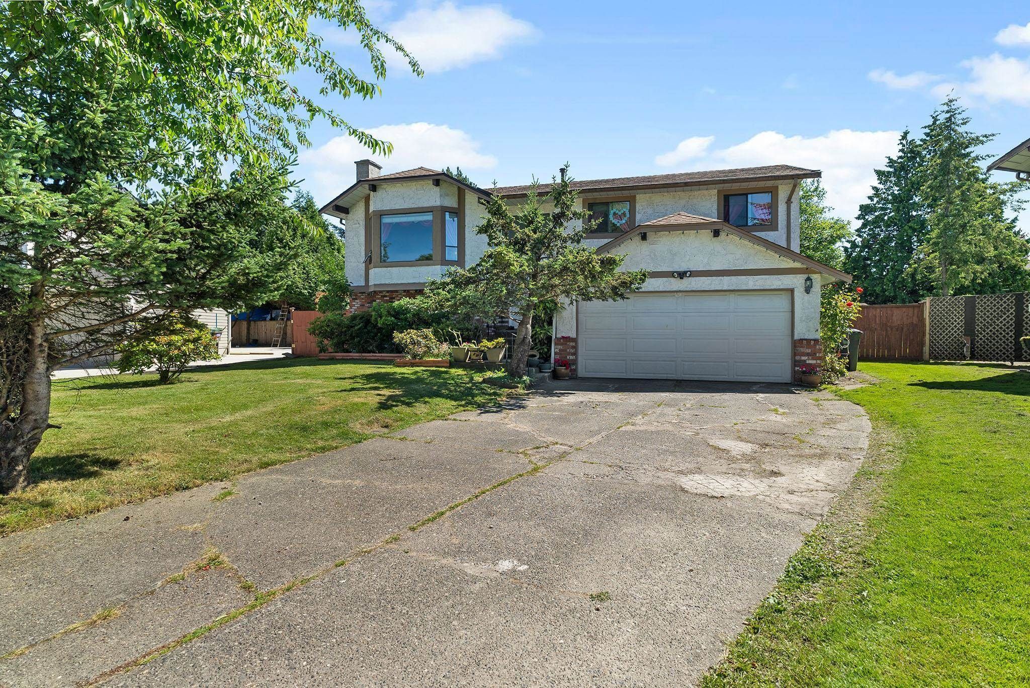 Main Photo: 13038 ENGLISH Place in Surrey: West Newton House for sale : MLS®# R2711629