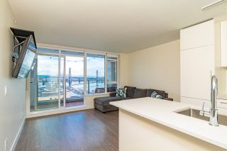 Main Photo: 1507 668 COLUMBIA Street in New Westminster: Quay Condo for sale : MLS®# R2340823