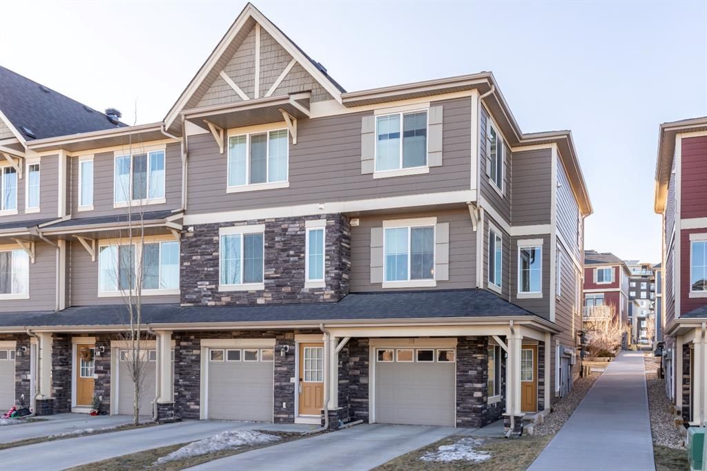 Main Photo: 61 Kinlea Way NW in Calgary: Kincora Row/Townhouse for sale : MLS®# A1174420