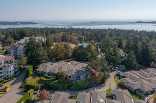 Photo 4: 610 2829 Arbutus Rd in Saanich: SE Ten Mile Point Row/Townhouse for sale (Saanich East)  : MLS®# 918752