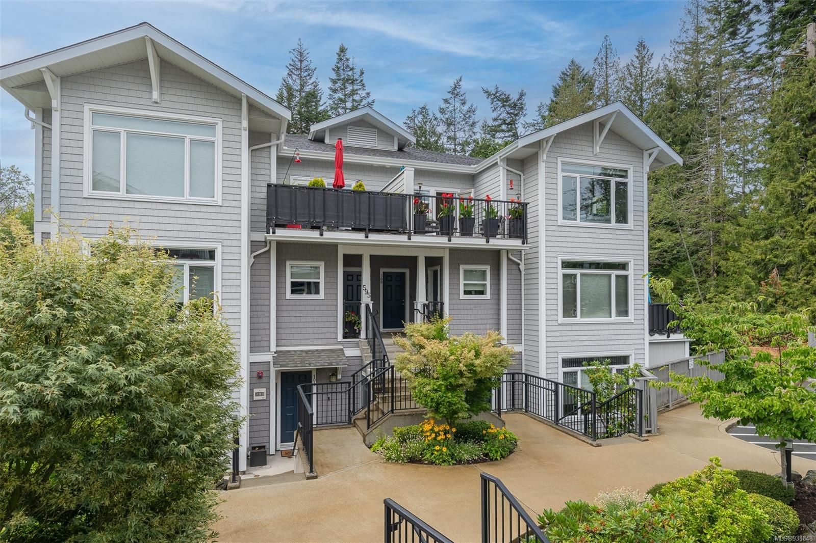 Main Photo: 300 595 Latoria Rd in Colwood: Co Olympic View Condo for sale : MLS®# 938848