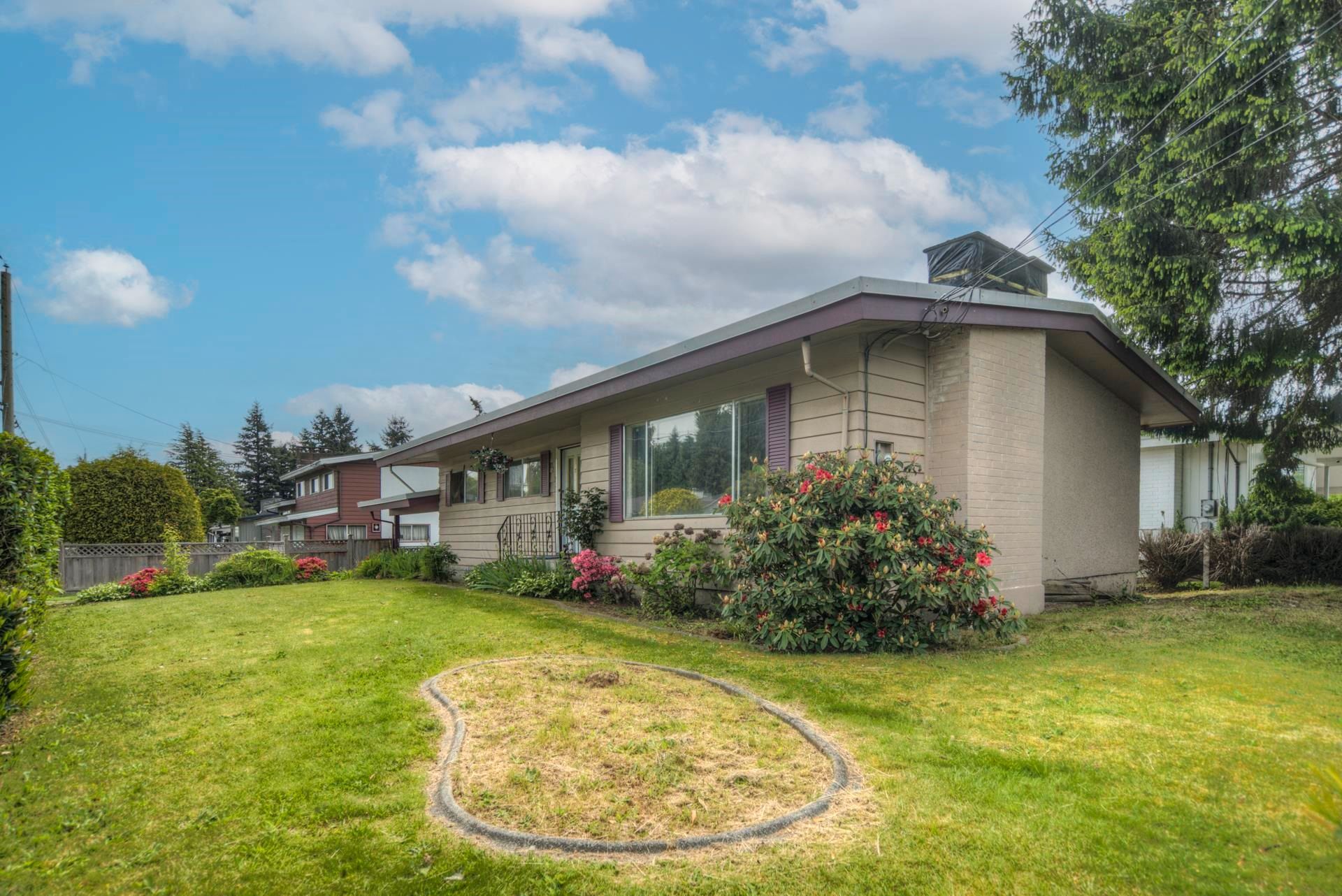 Main Photo: 33212 ALTA Avenue in Abbotsford: Central Abbotsford House for sale : MLS®# R2716844