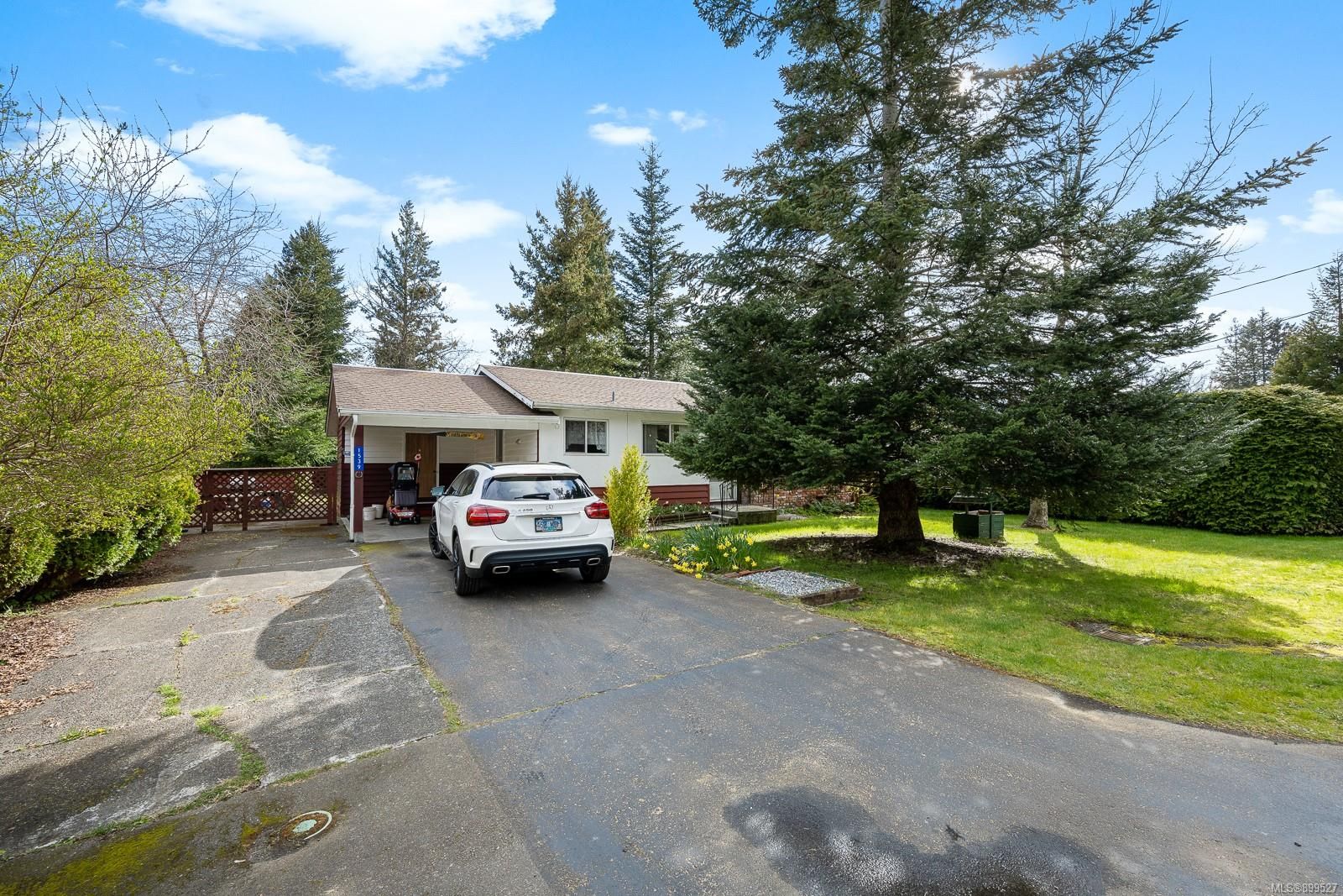 Main Photo: 1539 BALSAM Ave in Comox: CV Comox (Town of) House for sale (Comox Valley)  : MLS®# 899527