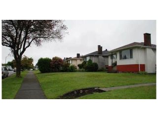 Photo 3: 2449 E 53RD Avenue in Vancouver: Killarney VE House for sale (Vancouver East)  : MLS®# V1047067