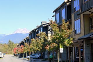Photo 2: 38332 EAGLEWIND Boulevard in Squamish: Downtown SQ Townhouse for sale in "Eaglewind" : MLS®# R2005164