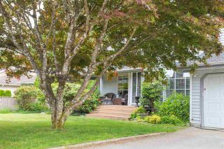 Photo 1: 1006 PITLOCHRY Way in Squamish: Garibaldi Highlands House for sale in "Garibaldi Highlands" : MLS®# R2075578