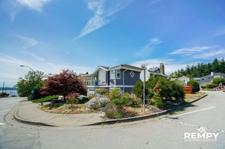 Photo 2: 1231 FINLAY Street: White Rock House for sale (South Surrey White Rock)  : MLS®# R2719858