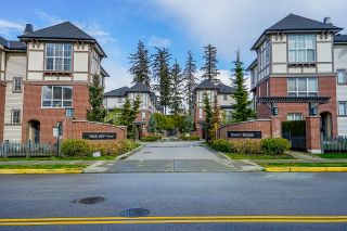 Photo 1: 44 7848 209 Street in Langley: Willoughby Heights Townhouse for sale in "MASON & GREEN" : MLS®# R2746315