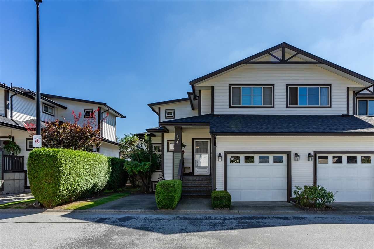 Main Photo: 134 20820 87 Avenue in Langley: Walnut Grove Townhouse for sale in "The Sycamores" : MLS®# R2493500